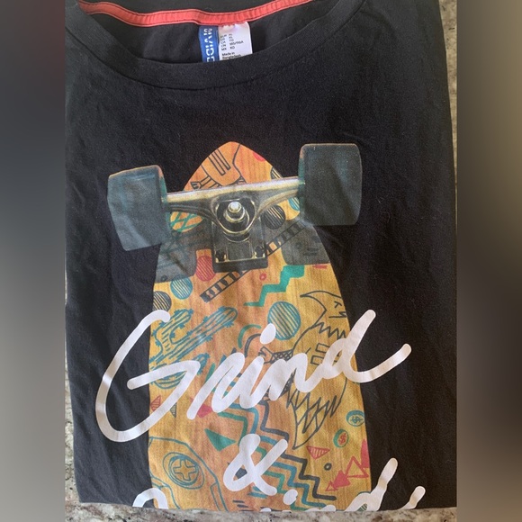 H&M Divided Skateboarding Shirt - Picture 5 of 6